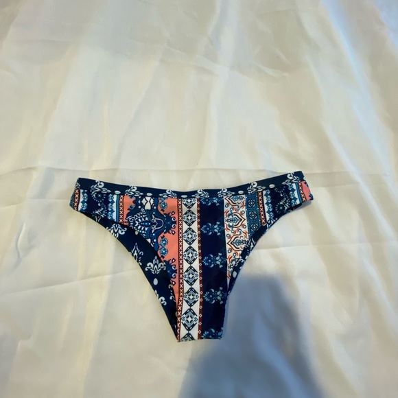 Reversible patterned bottoms! - Picture 2 of 5